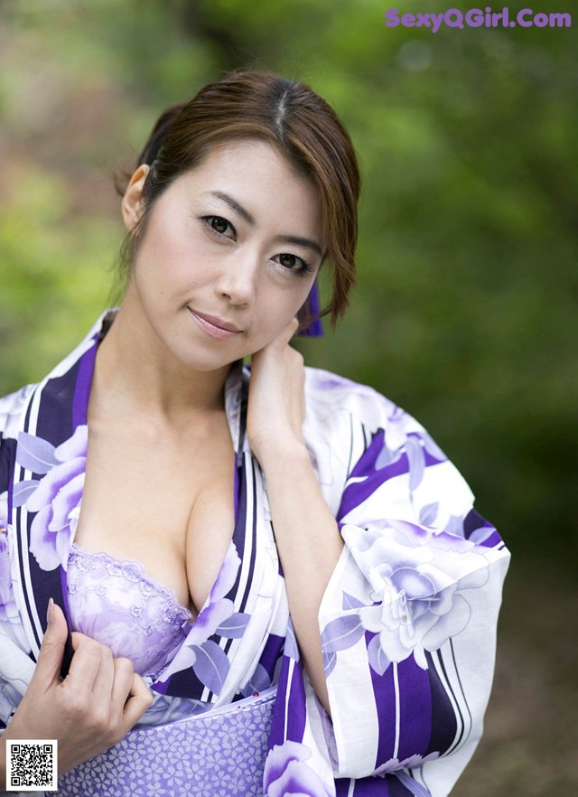 Maki Hojo - Every Pinching Pics No.74603b